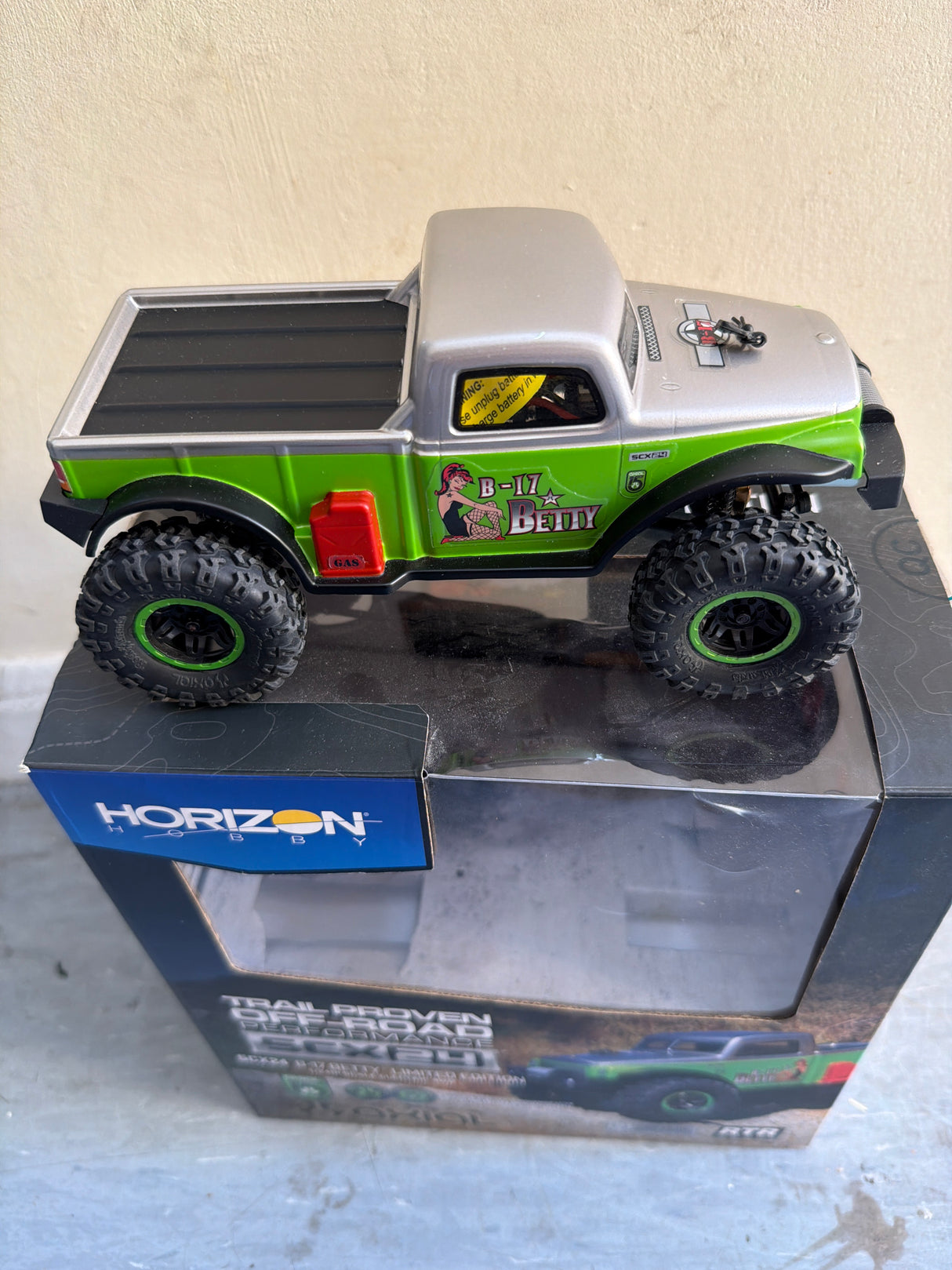 Axial Second Hand like new SCX24 B-17 Betty Limited Edition 4WD 1:24 Reaty to Run Truck