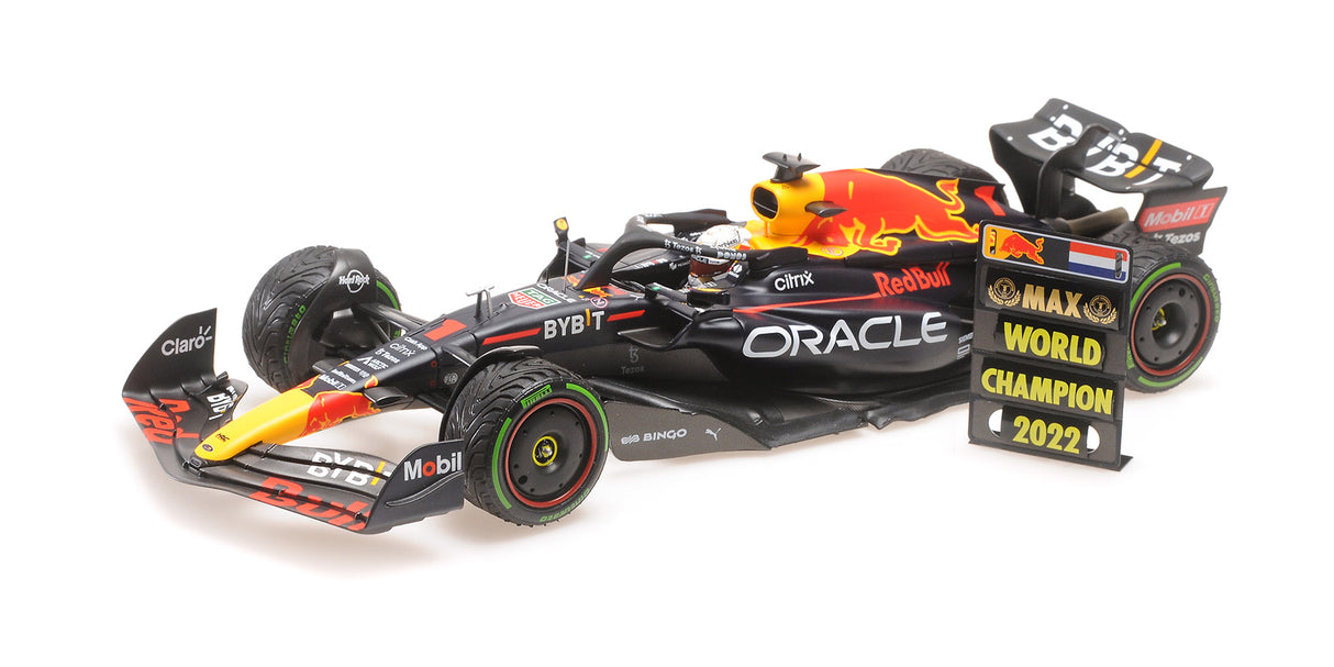 Minichamps Die Cast Collectables - 1:18 RBR RB18 - Max Verstappen - Winner JAP GP 2022 - W/Pitboard - World Champion