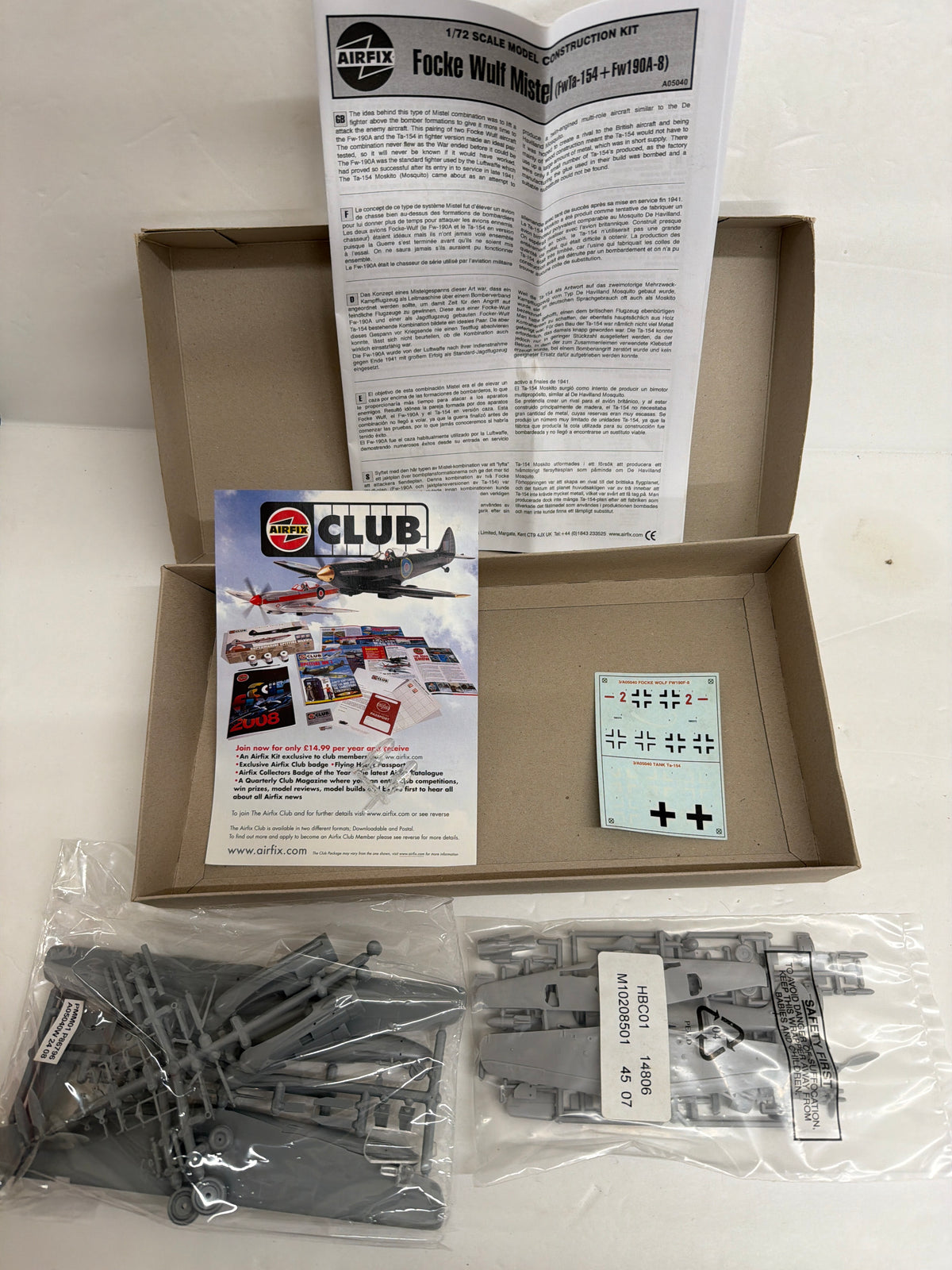 Airfix Plastic Model Kit Focke-Wulf Ta 154 / Fw 190A-6 Mistel 1/72