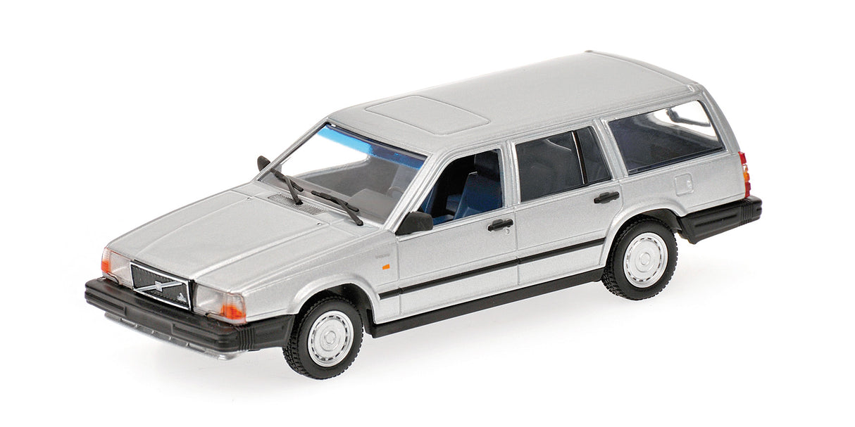 Minichamps Die Cast Collectables - 1:18 1986 Volvo 740 GL Break - Silver