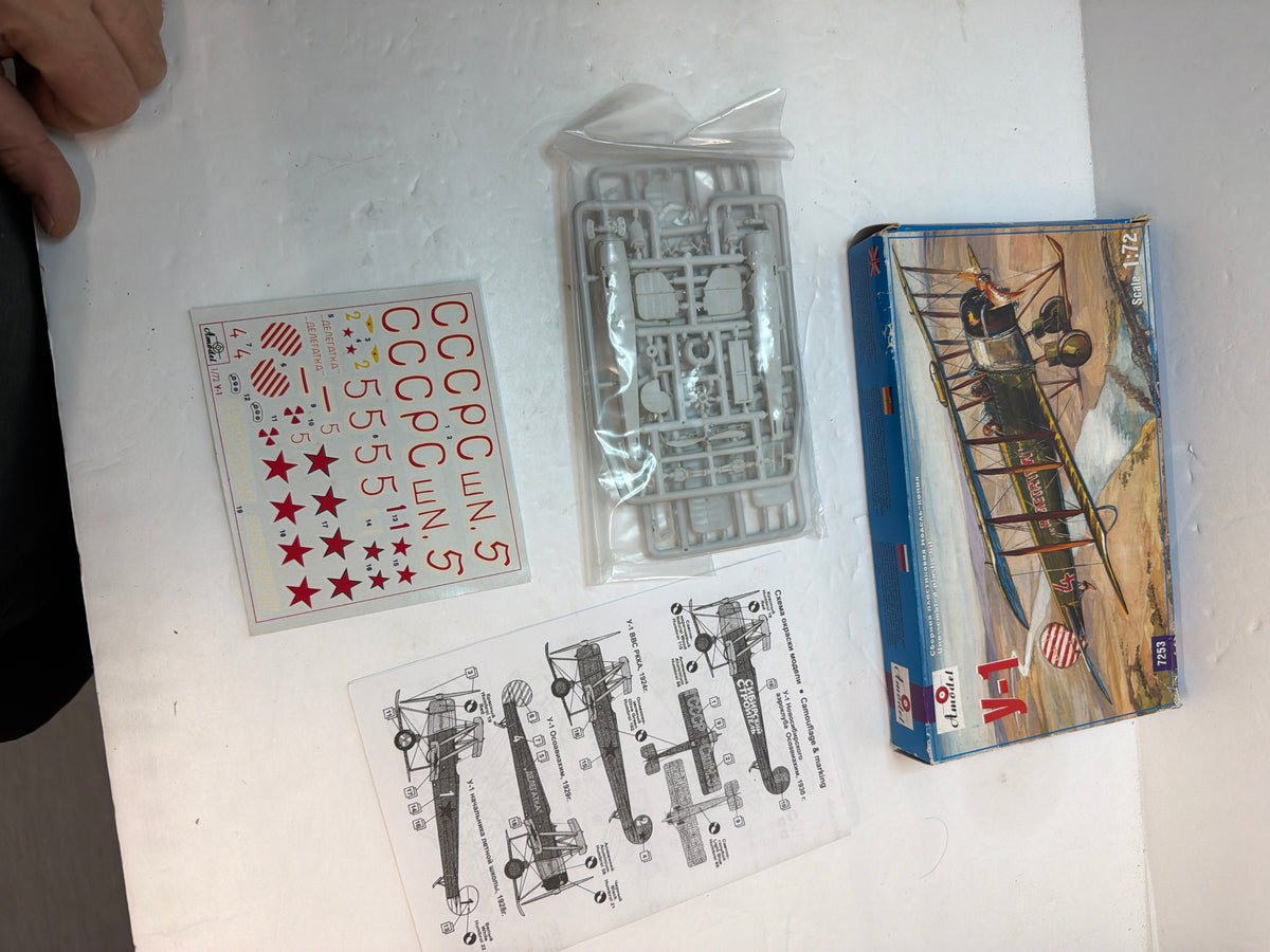 Y-1 / U-1 Soviet Training Biplane — Amodel 1/72 Plastic Model Kit Vintage