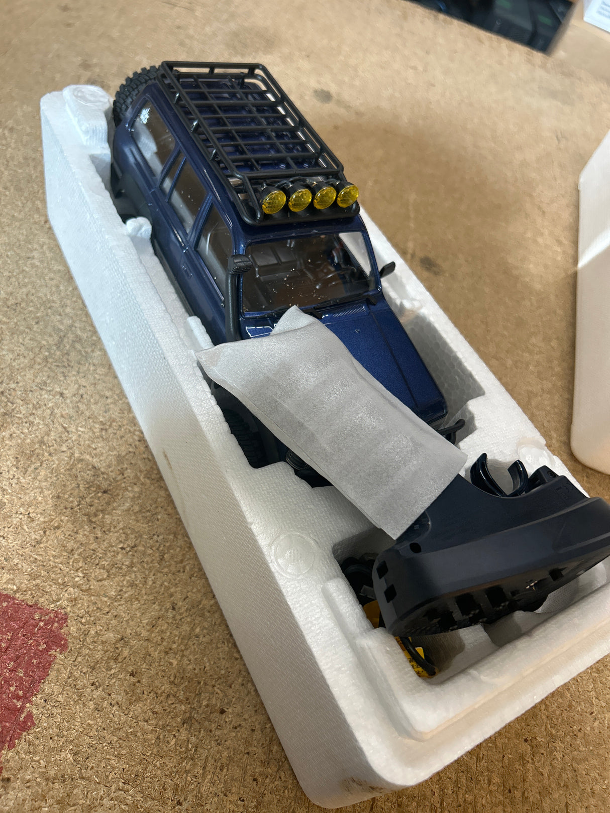 FMS FCX 1/18 TOYOTA LC80 RTR SCALER - BLUE - EX DEMONSTRATOR MODEL