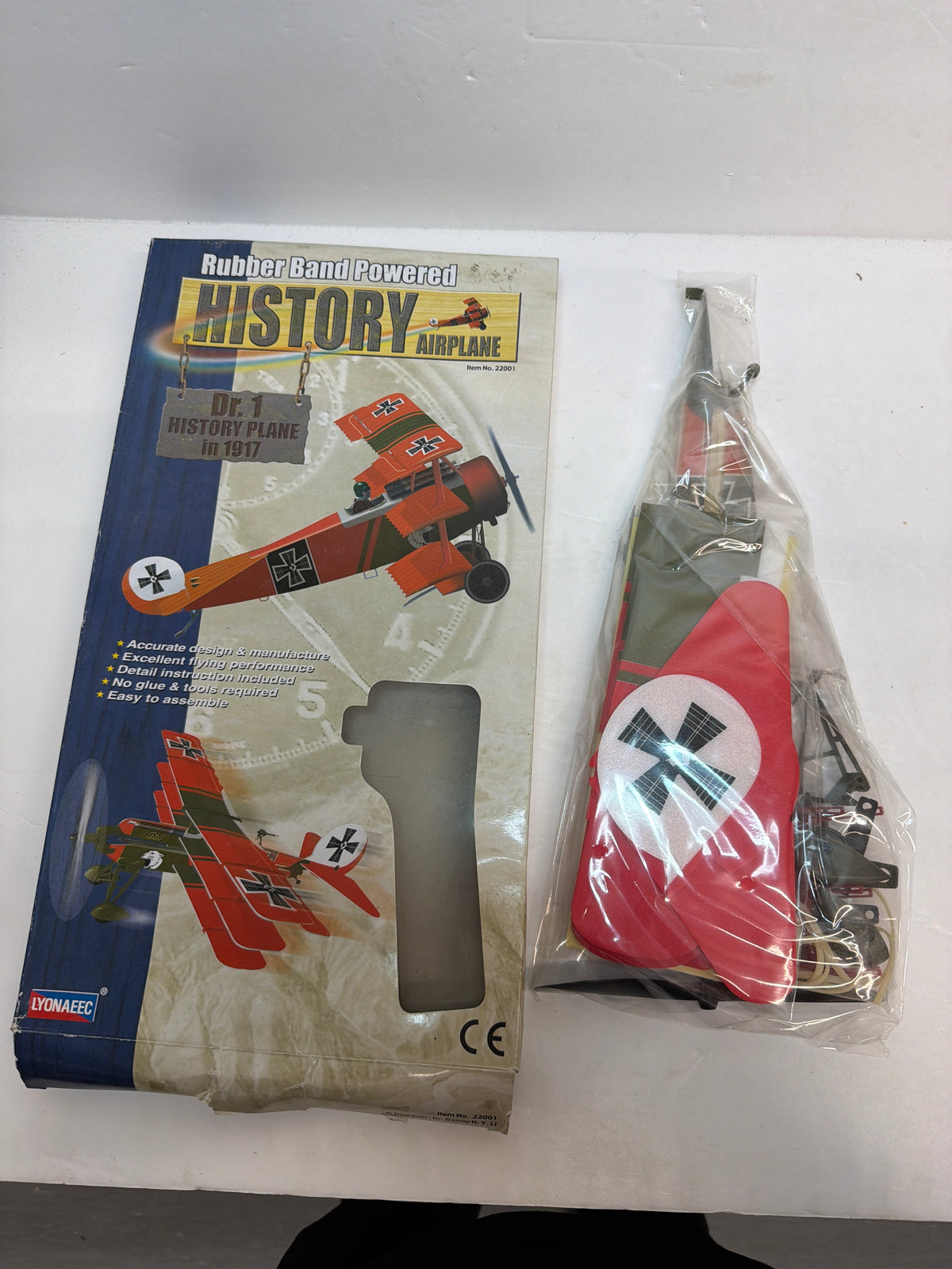 Lyonaeec 22001 — Fokker Dr.I Triplane Rubber-Band Powered Model missing winding unit