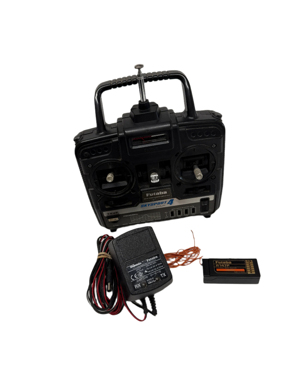 Futaba 35mhz Skysport T4VF Transmitter with Battery/Charger & R147F Receiver - SECOND HAND