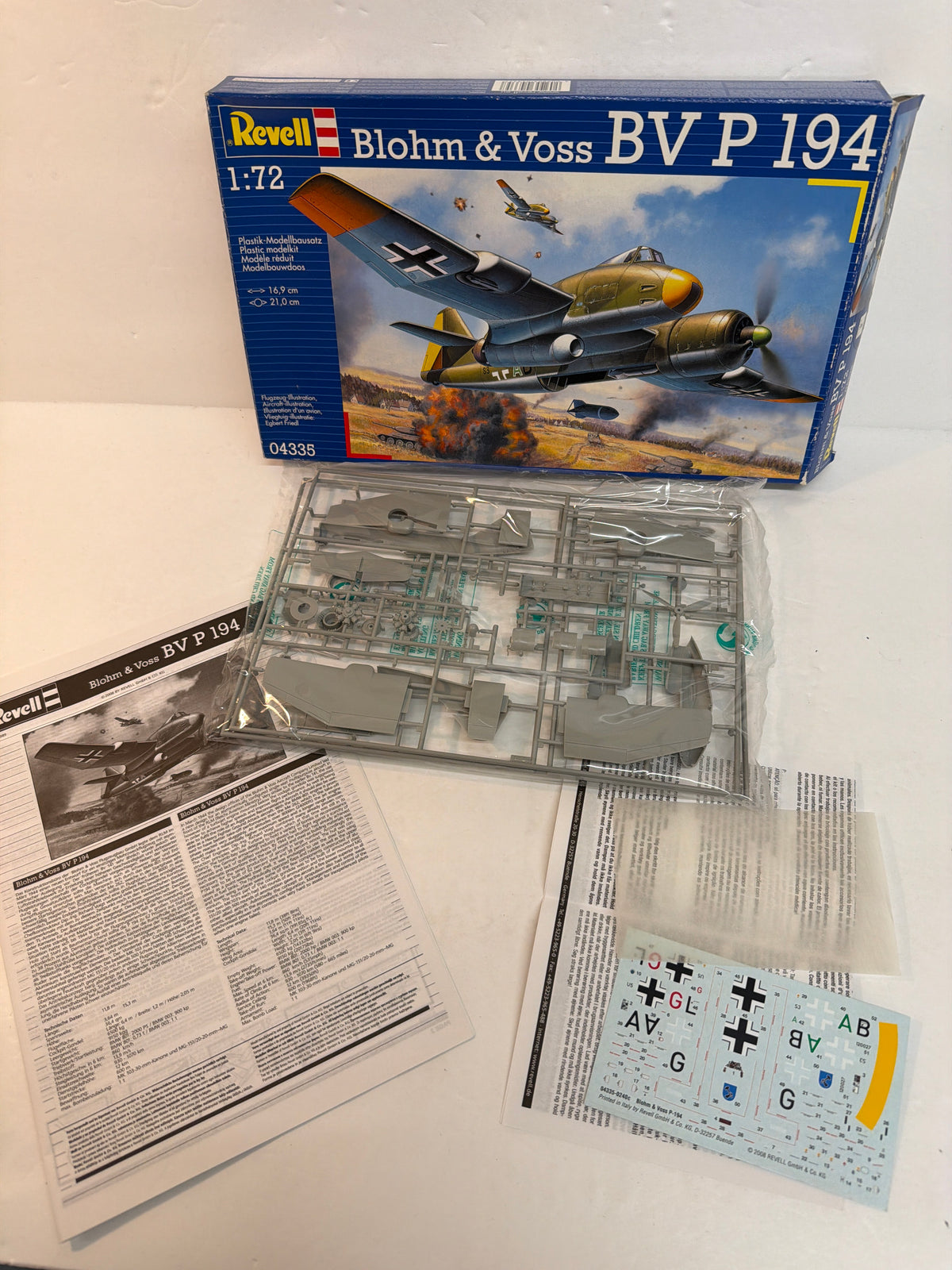 Revell Plastic aircraft kit Blohm & Voss B V P 194 1:72 04335 Opened but complete