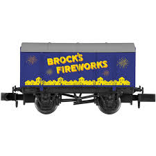2F-013-092 Dapol Gunpowder Van WEATHERED BROCKS FIREWORKS