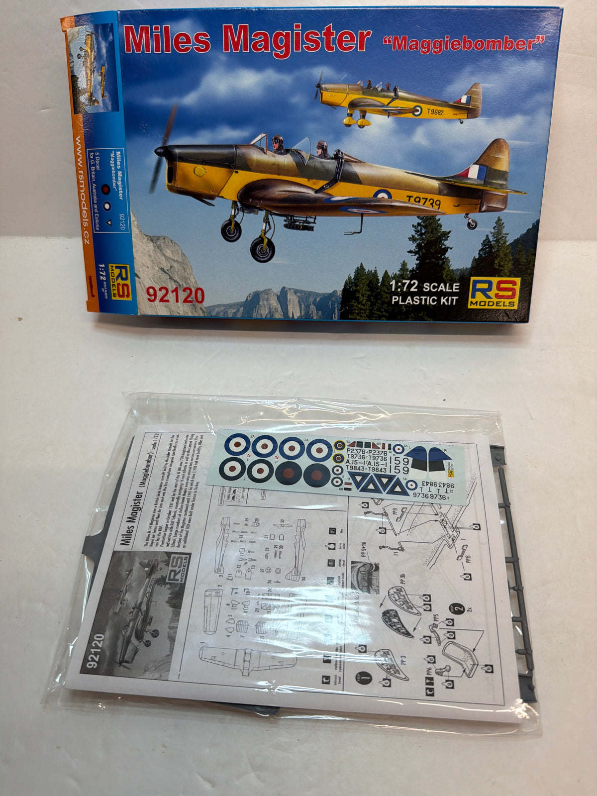 RS Models Miles Magister “Maggiebomber” 1/72 92120 Plastic Model Kit Vintage