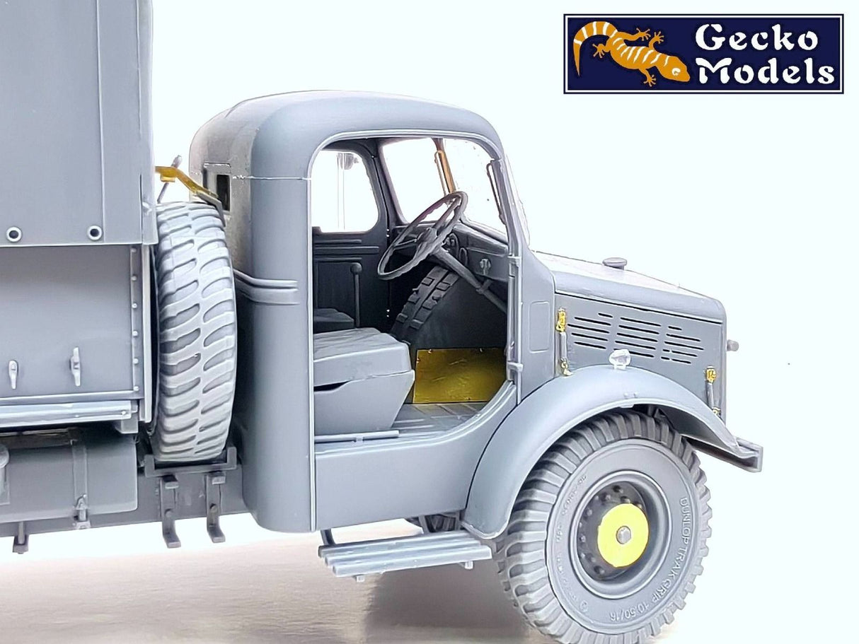 GECKO MODELS 1/35 Bedford OYD Truck 3t 4x2 GS (Metal Cargo Body) kit 35GM0155