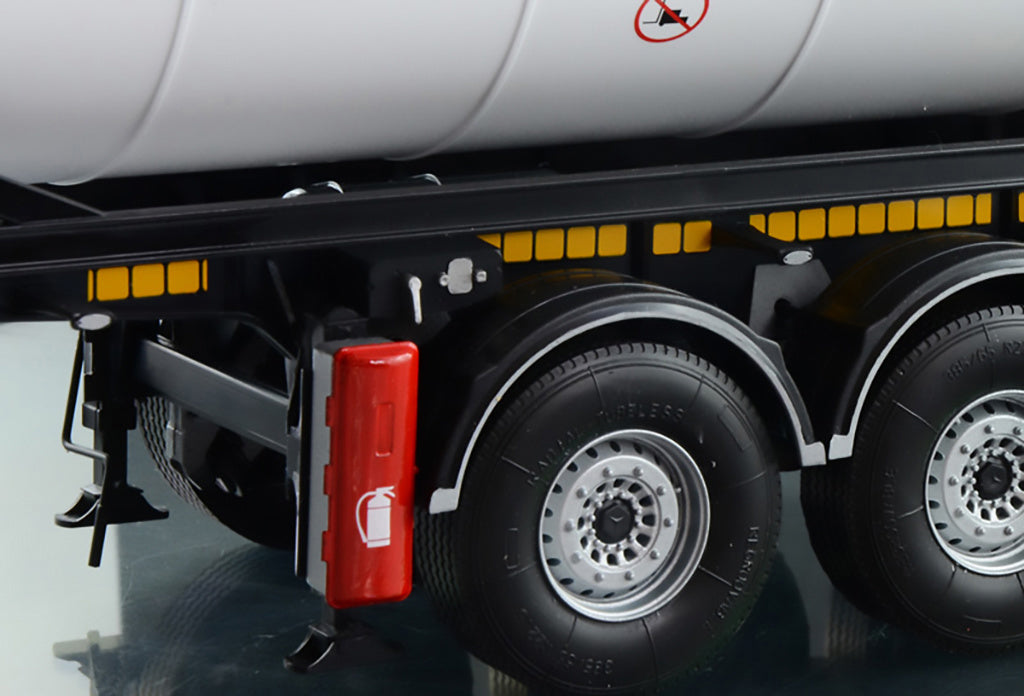 Italeri 1/24 TECNOKAR 20 TANK TRAILER Kit 3929