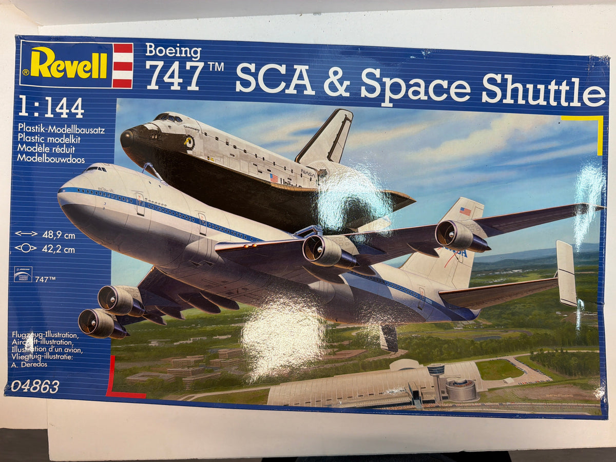 Revell Plastic aircraft kit Boeing 747 SCA & Space Shuttle 1:144 04863 Opened but complete