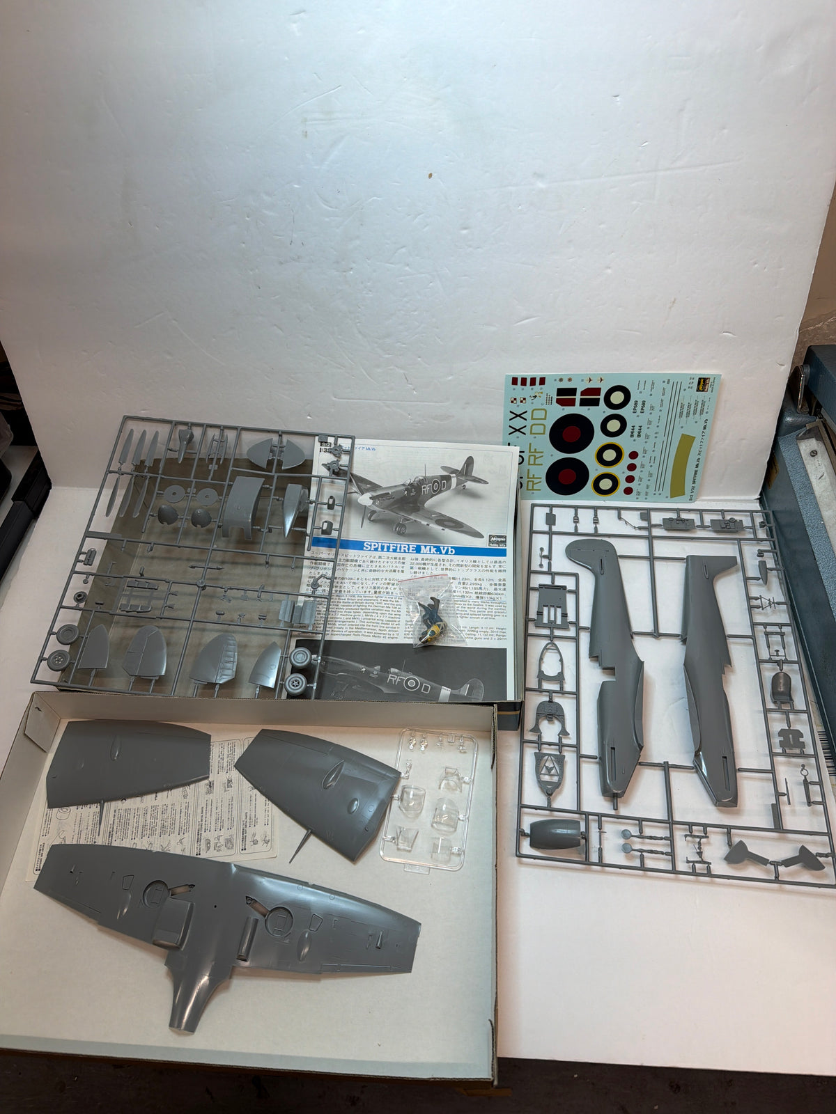 Hasegawa Plastic Model Kit Hasegawa Supermarine Spitfire Mk.Vb ST2 — 1:32