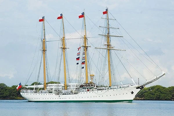 Billing Boats BB730 1:100 Esmeralda Special Edition -Wooden hull Kit 428368