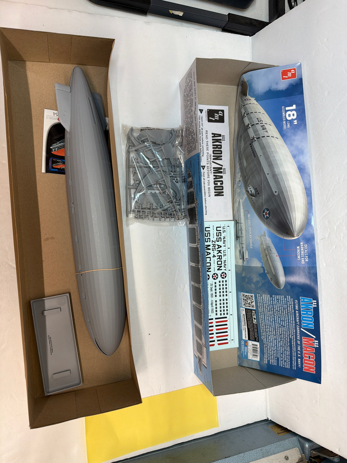 AMT 892/12 U.S.S. Akron / U.S.S. Macon U.S. Navy Airship — 1/520 Scale plastic kit round 2