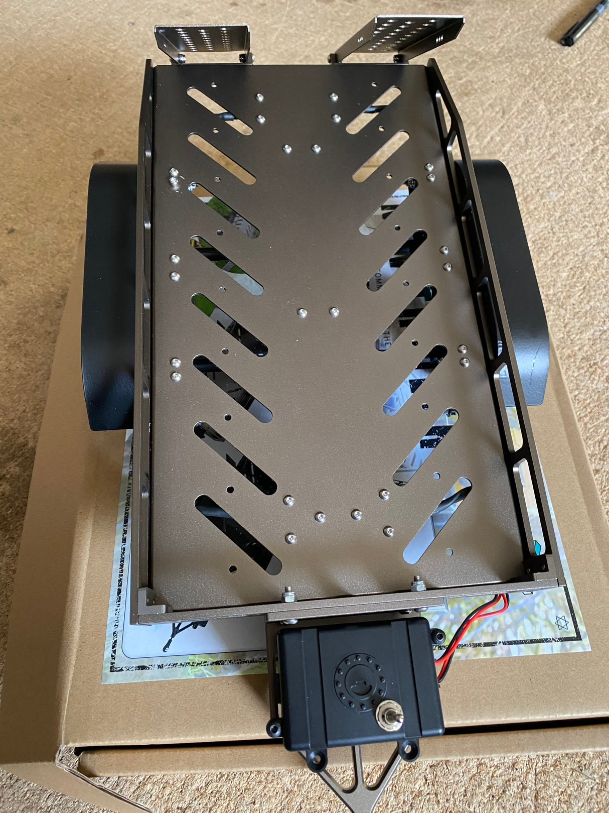 Pre-Built FASTRAX SCALE DUAL AXLE TRUCK CAR TRAILER w/RAMPS & LEDs - NEW