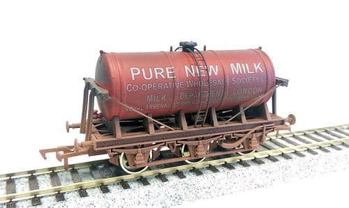 6 Wheel Milk Tanker Co-op Milk Red Weathered