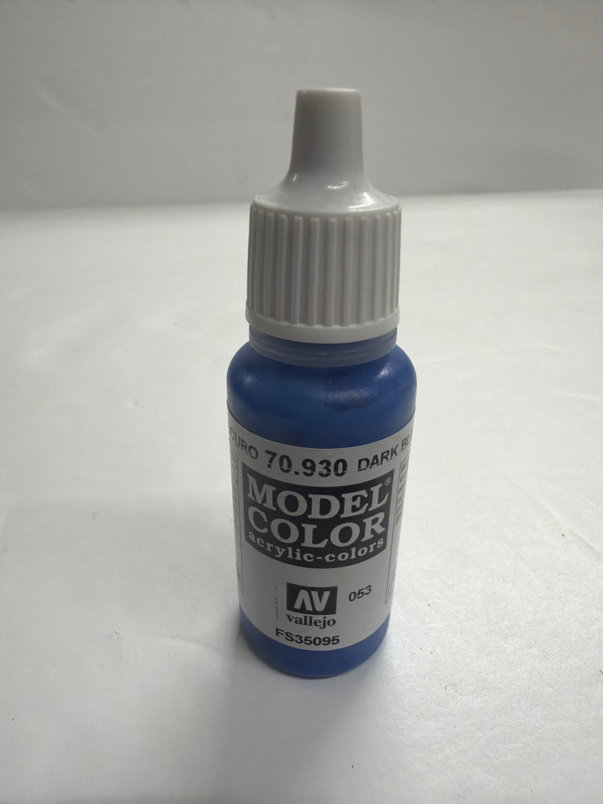 AV Acrylicos Vallejo Acrylic Paint Brush on Dark Blue 70.930