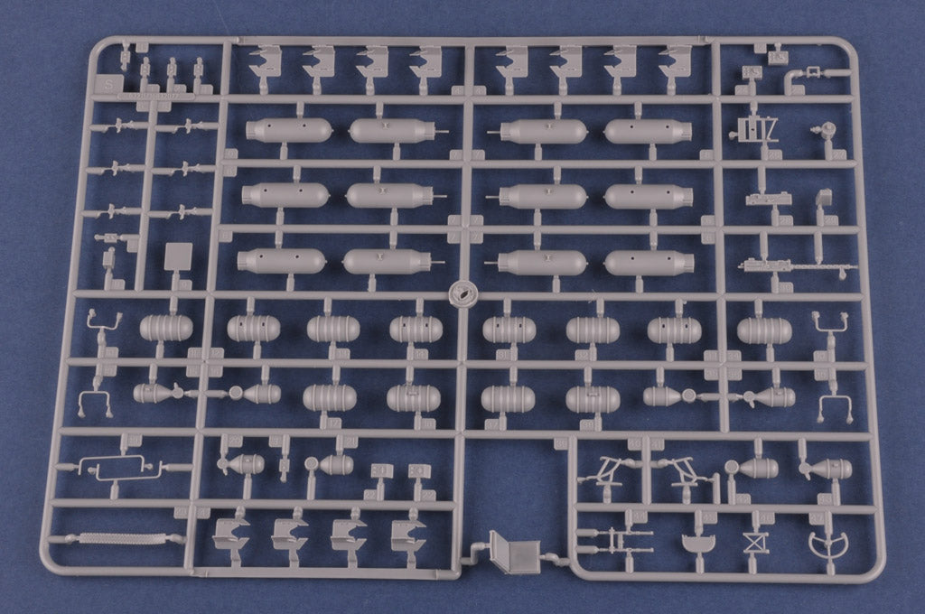 Hobby Boss 1/32 Hobby Boss 1/32 B24J Liberator kit 83211