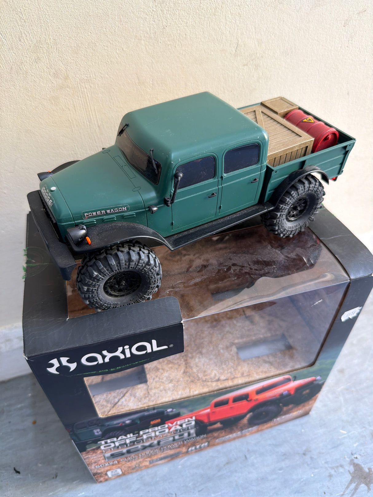 AXIALEx-Display 1/24 SCX24 Dodge Power Wagon 4WD Rock Crawler RTR - Green