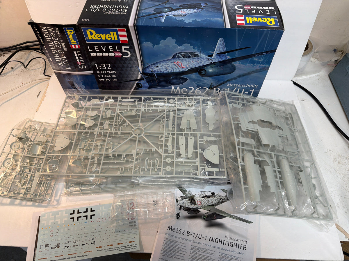 Revell Plastic aircraft kit Messerschmitt ME262 B-1/U-1 Nightfighter 1:32 04995 Opened but complete