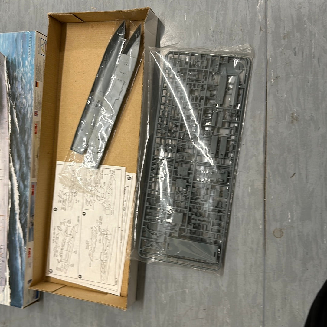 Mini Hobby Models USS Spruance 1:700 scale Kit