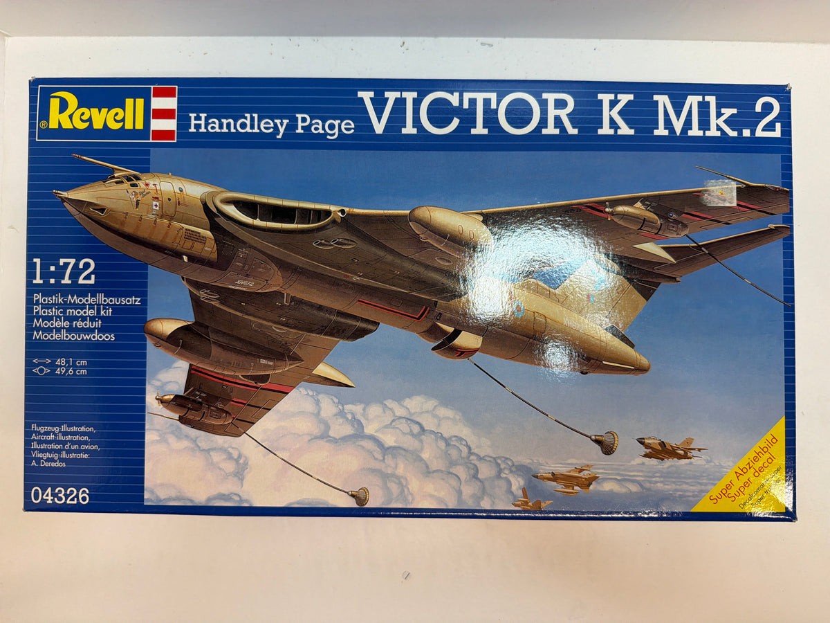 Revell Plastic aircraft kit Handley Page Victor K Mk 2 1:72 04326 Opened but complete