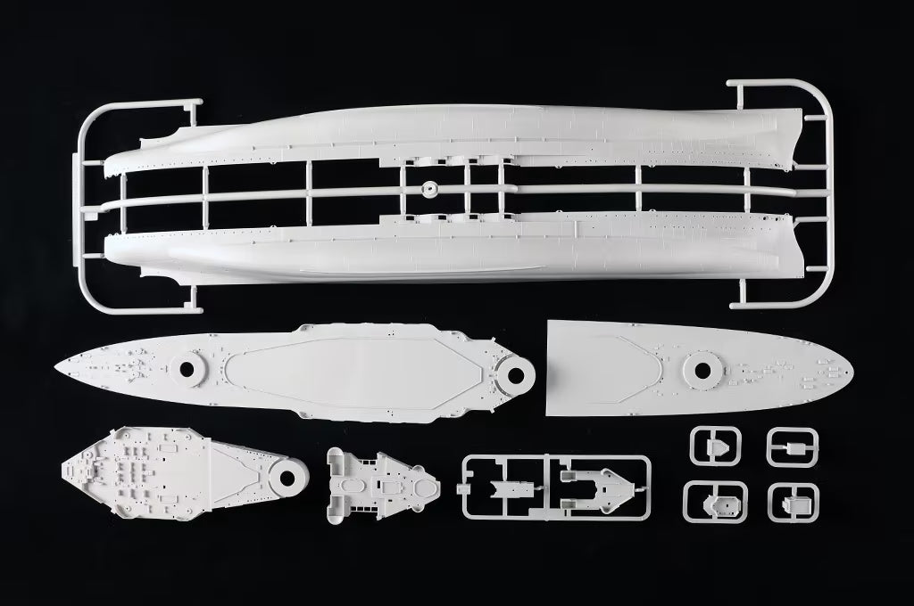 Trumpeter 1/350 HMS Resolution Kit 05379
