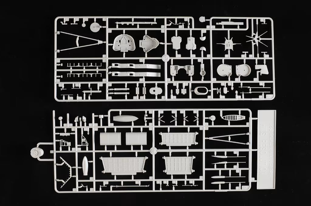 Trumpeter 1/350 HMS Resolution Kit 05379