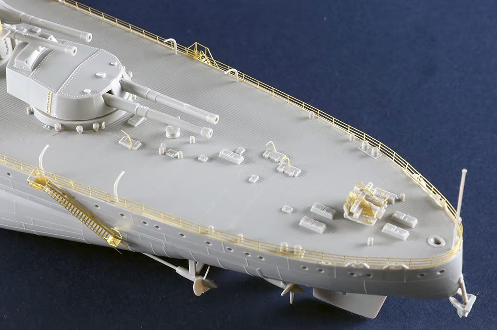 Trumpeter 1/350 HMS Resolution Kit 05379