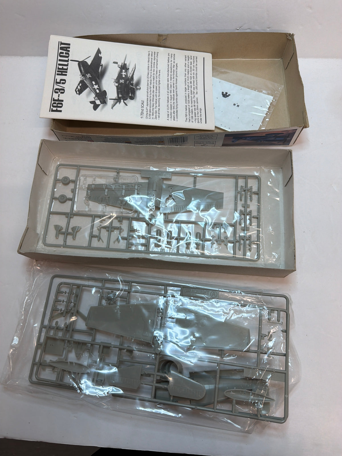 Acadamy Plastic Model Kit Minicraft Grumman F6F-3/5 Hellcat — 1:72
