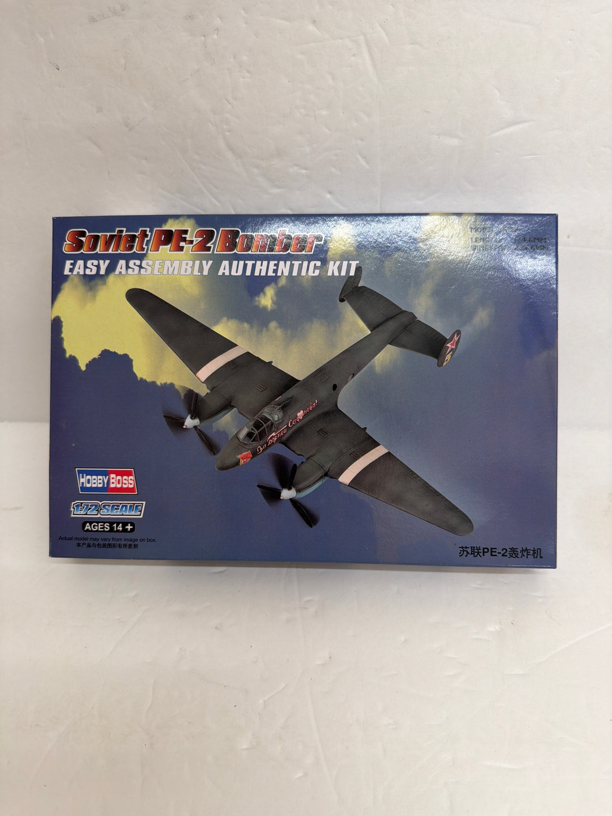 Hobbyboss Plastic Model Kit Petlyakov Pe-2 Bomber — 1:72
