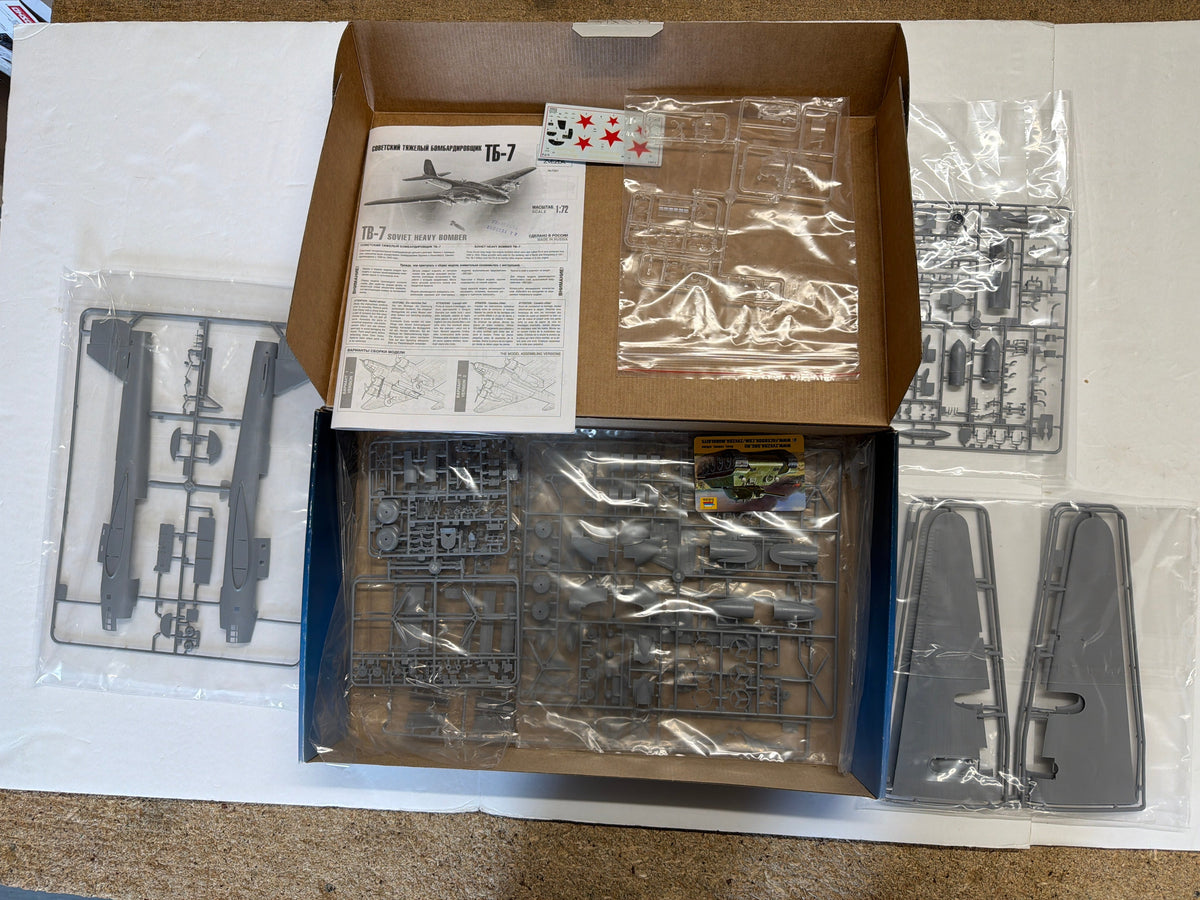 Zvezda 7291 TB-7 Soviet Heavy Bomber Plastic Model Kit