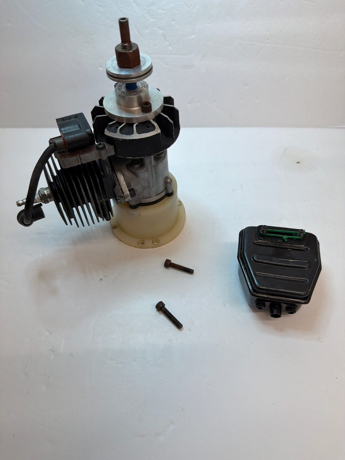 40cc approx unbranded Petrol Petrol Engine Gagsoline Slingle Cylinder rear Exhaust 2-Stroke Petrol Engine Second Hand (Box 155)