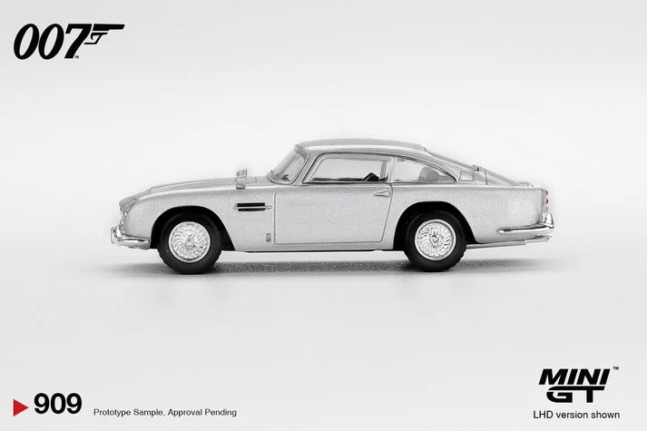 Mini GT 1/64 Casino Royale Aston Martin DB5