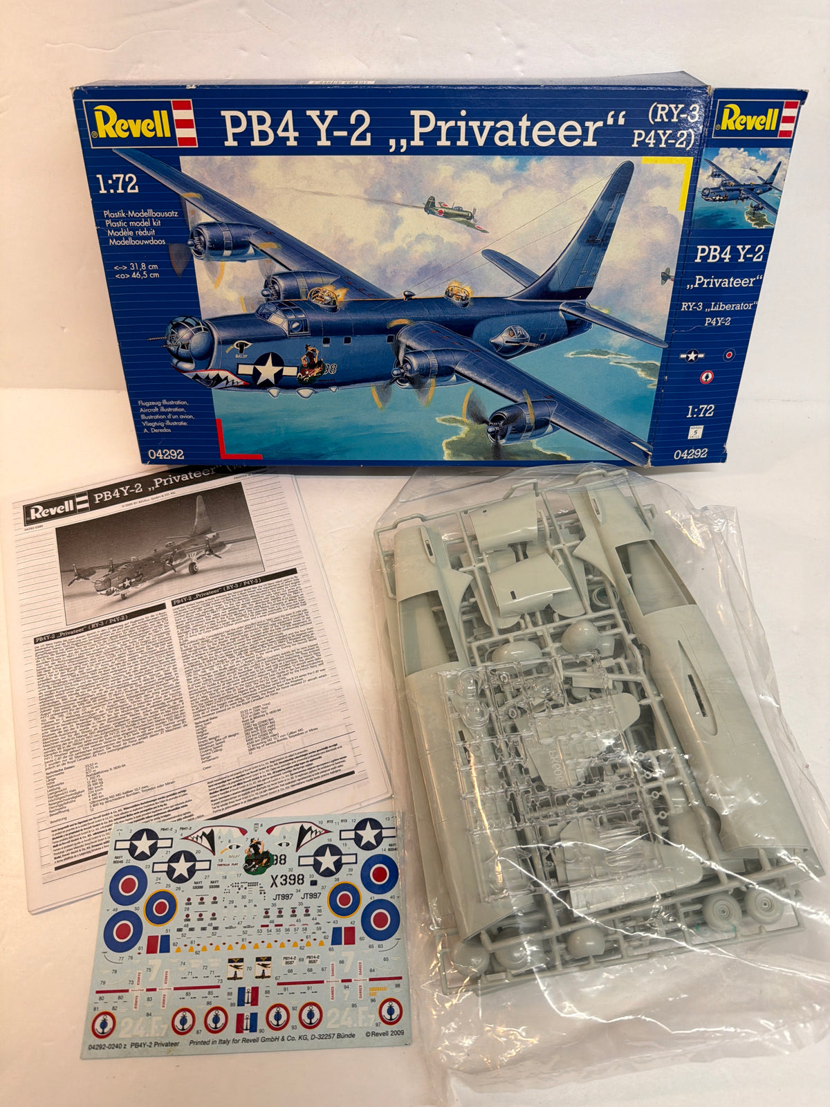 Revell Plastic aircraft kit PB4 Y-2 Privateer (RY-3 P4Y-2) 1:72 04292 Opened but complete