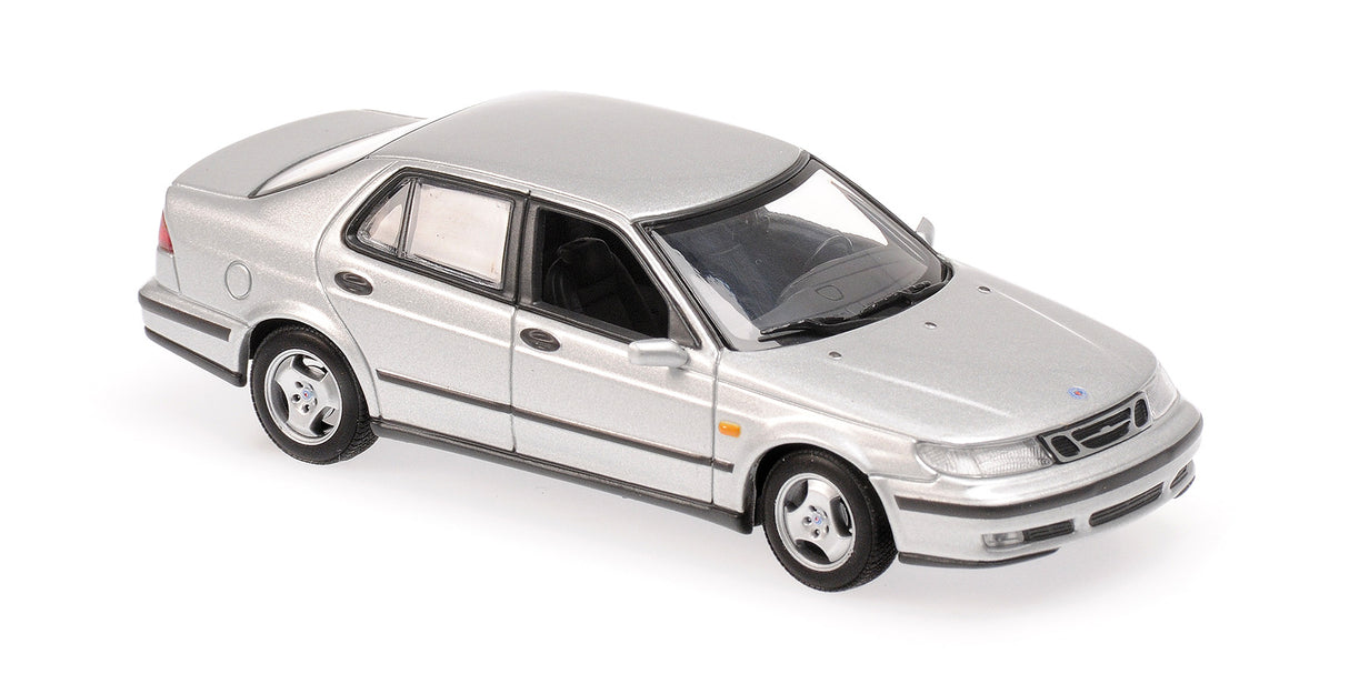 Maxichamps Die Cast Collectables - 1:43 1995 Saab 900 Saloon 4-Door - Silver