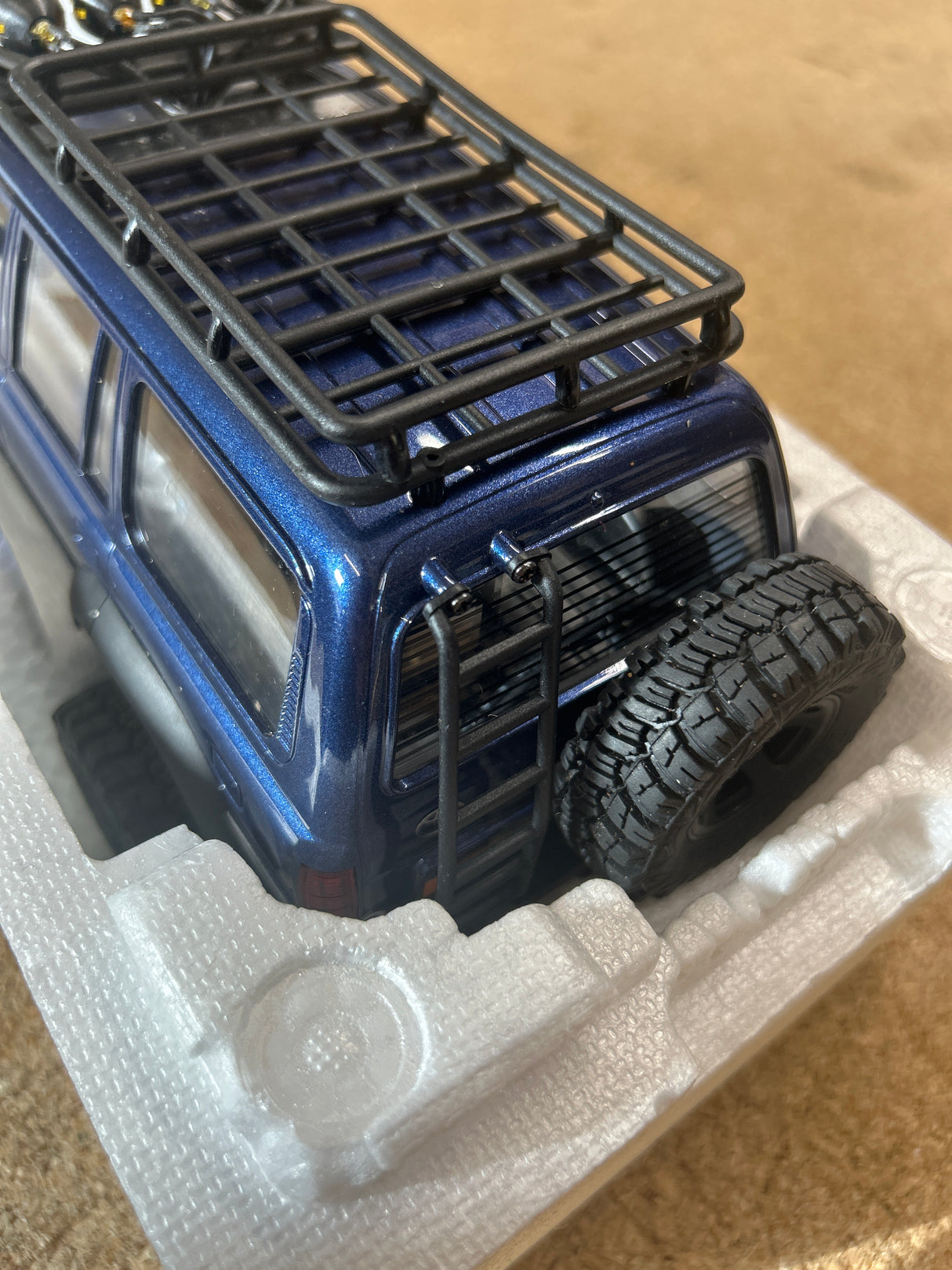 FMS FCX 1/18 TOYOTA LC80 RTR SCALER - BLUE - EX DEMONSTRATOR MODEL