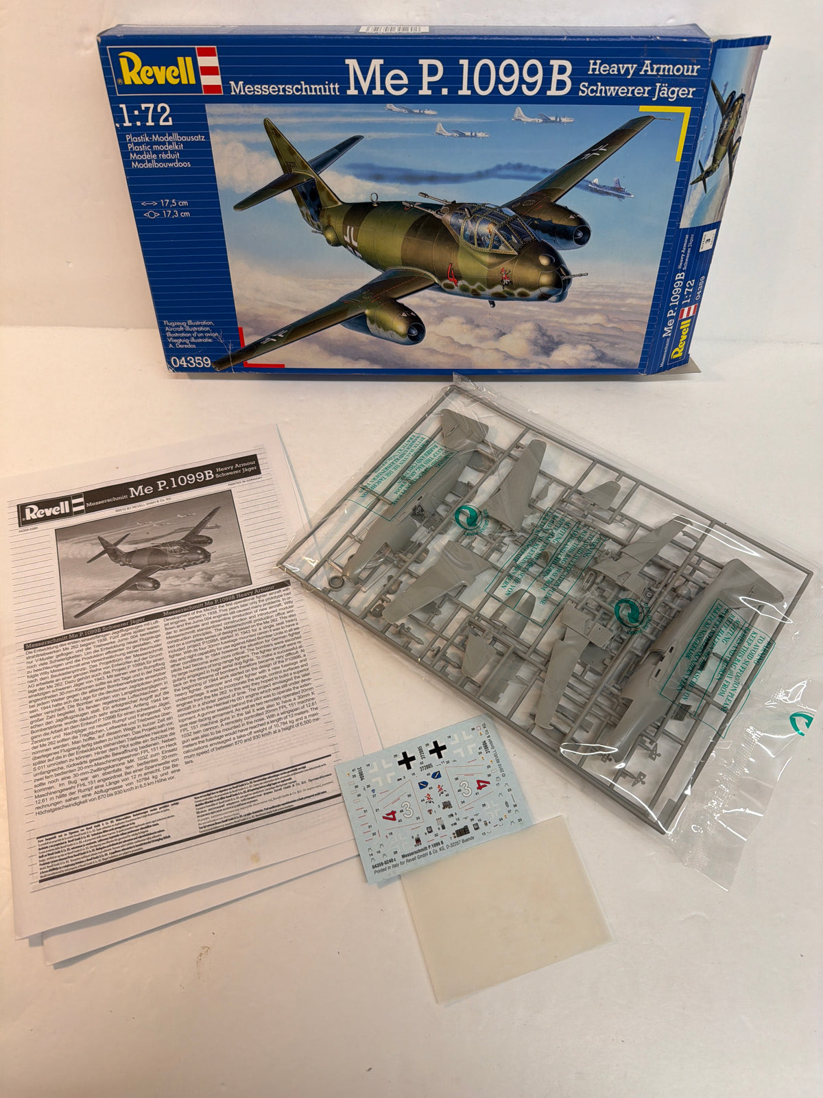 Revell Plastic aircraft kit Messerschmitt ME P.1099B Heavy Armour Schwerer Jager 1:72 04359 Opened but complete