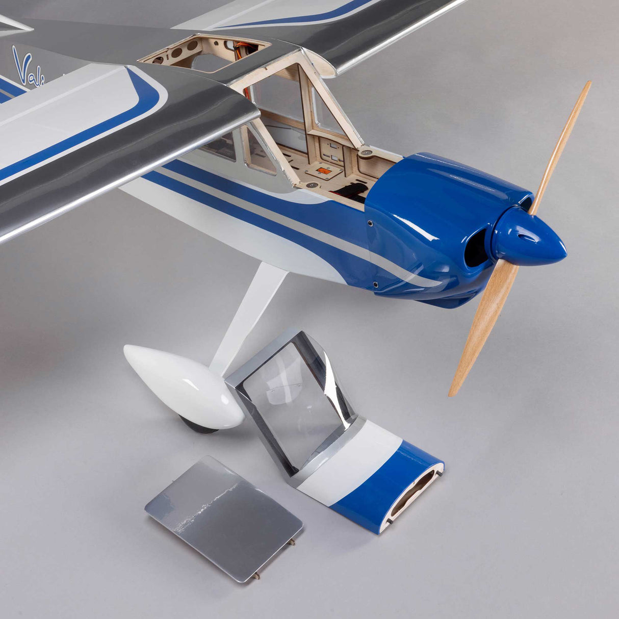 Hangar 9 Valiant 20cc EP PNP