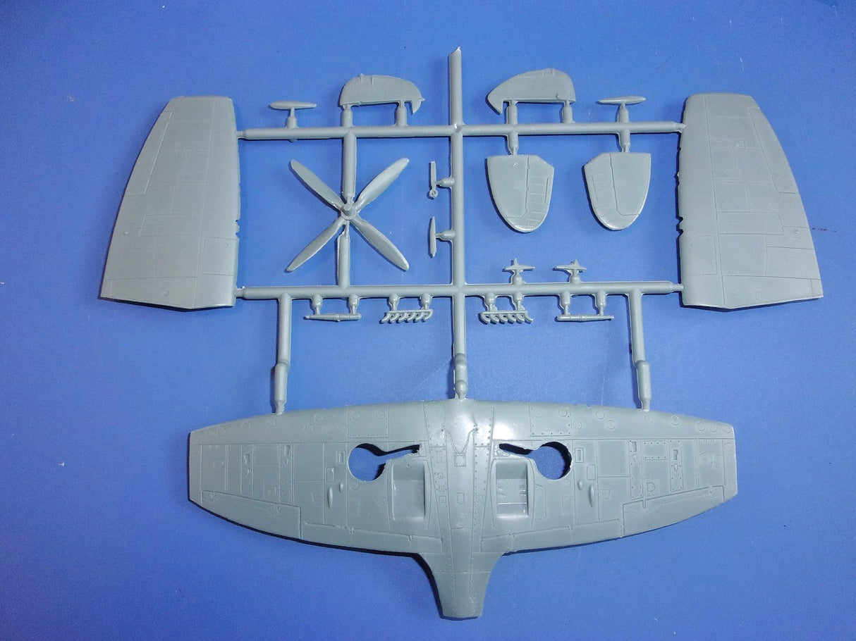 AZ Model 1/72 Supermarine Spitfire Tr.8 Kit 7206