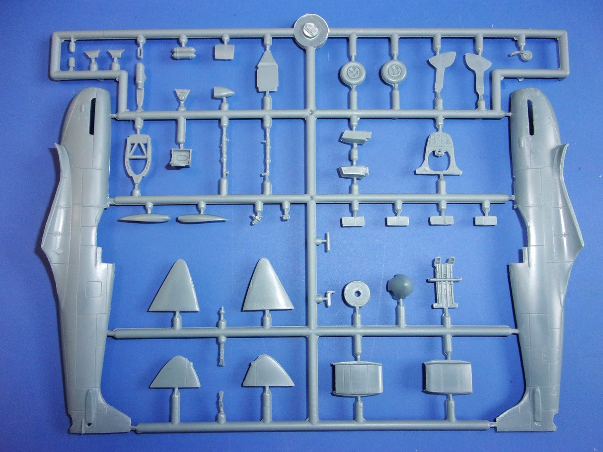 AZ Model 1/72 Supermarine Spitfire Tr.8 Kit 7206