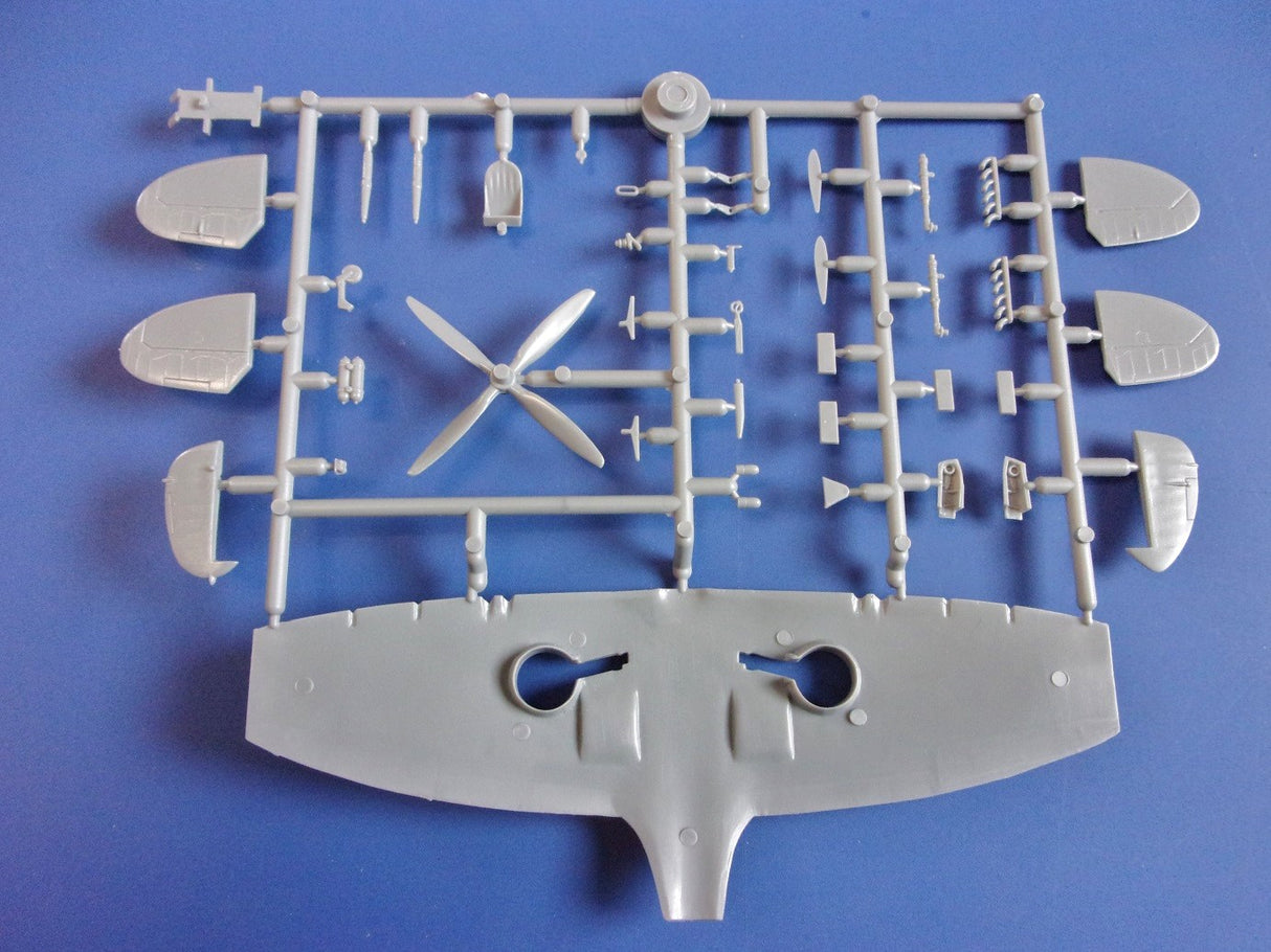 AZ Model 1/72 Supermarine Spitfire Tr.9 - Air Show Kit 7207