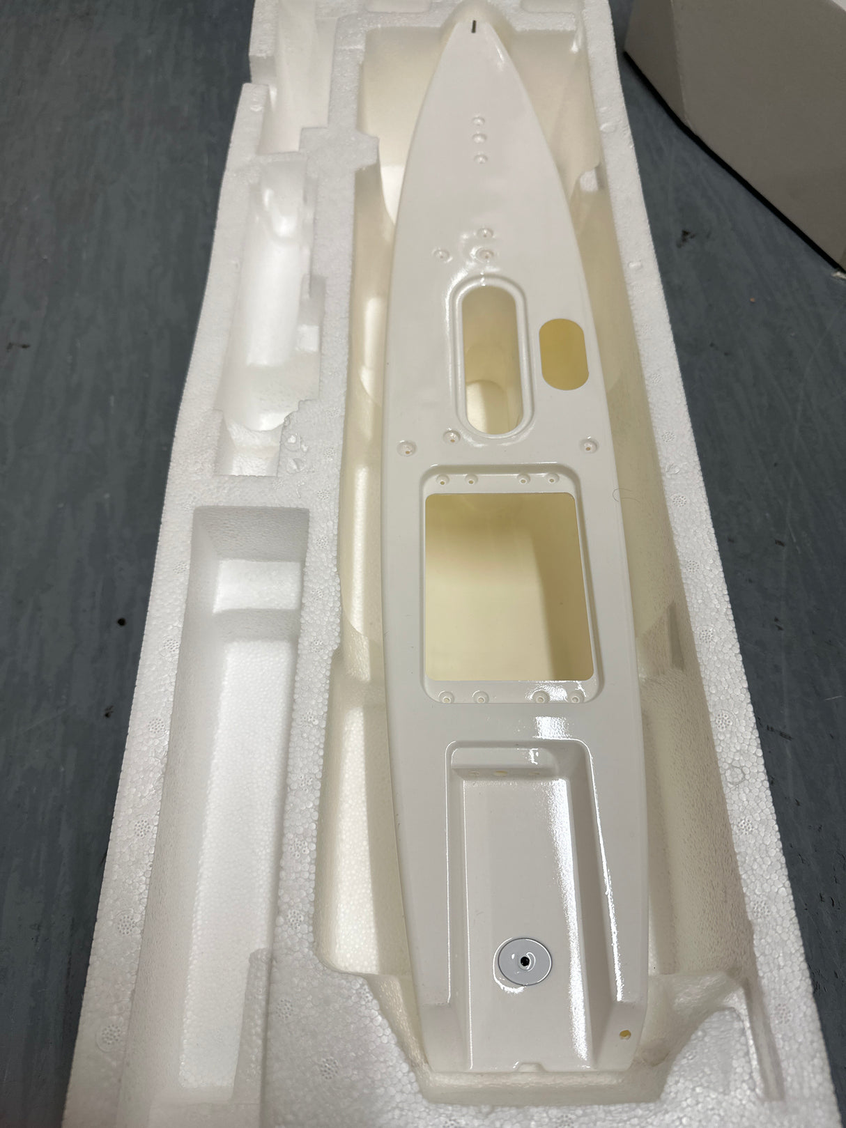 Joysway Yacht Complete replacement Hull Dragon Force 2014 V5 (STR1) JY880543 - White