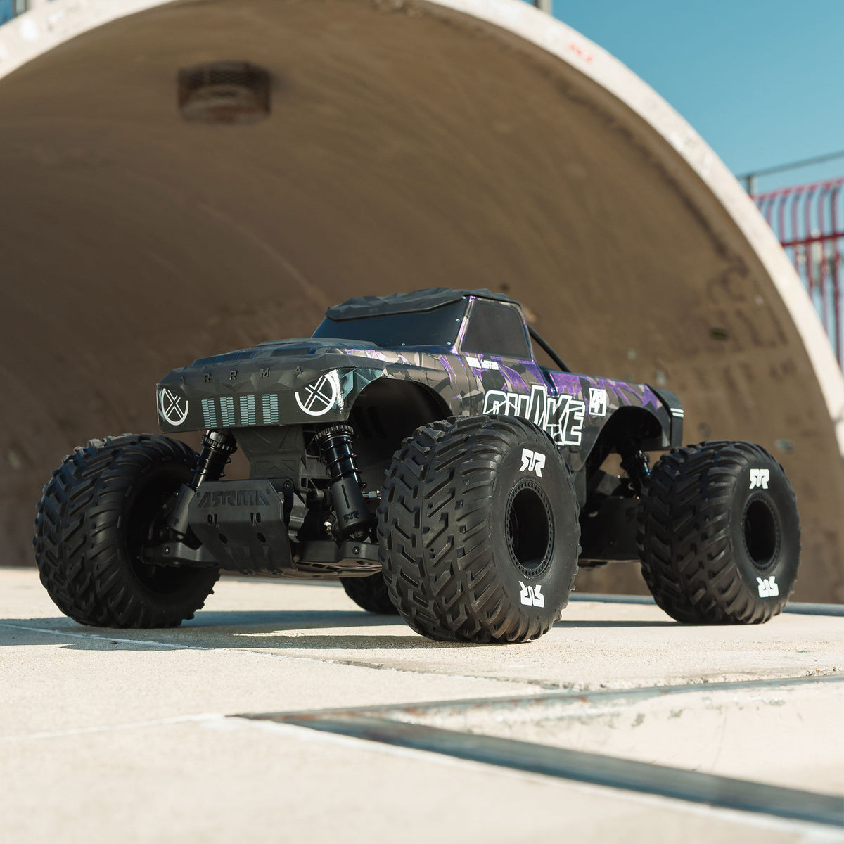 ARRMA 1/8 QUAKE 4S DSC 4X4 RTR Monster Truck - LE Black/Pearl - Pre Order - Expected early January 2027