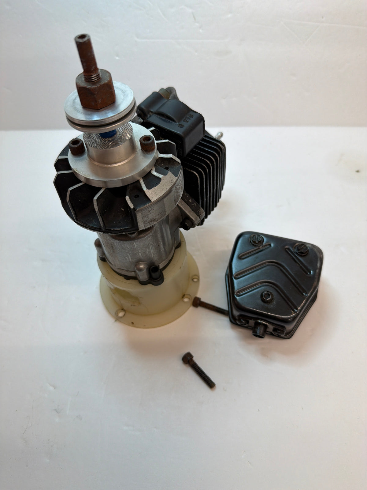 40cc approx unbranded Petrol Petrol Engine Gagsoline Slingle Cylinder rear Exhaust 2-Stroke Petrol Engine Second Hand (Box 155)