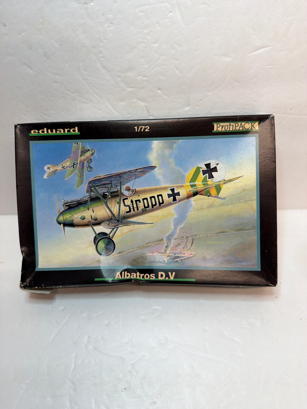Eduard Hobby Plastic Model Kit Albatros D.V PROFIPACK — 1:72