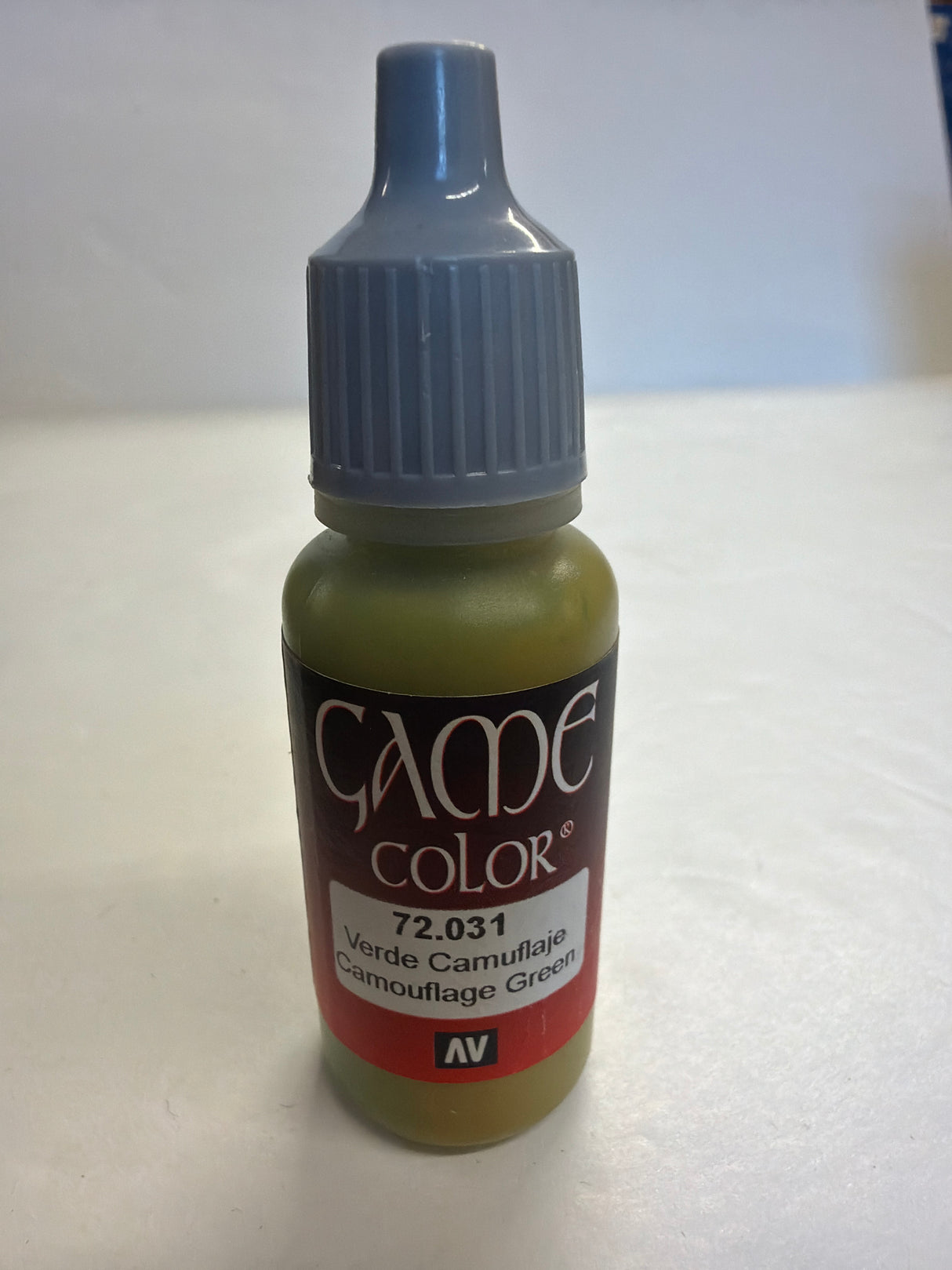 AV Acrylicos Vallejo Acrylic Paint Brush on Camouflage Green 72.031