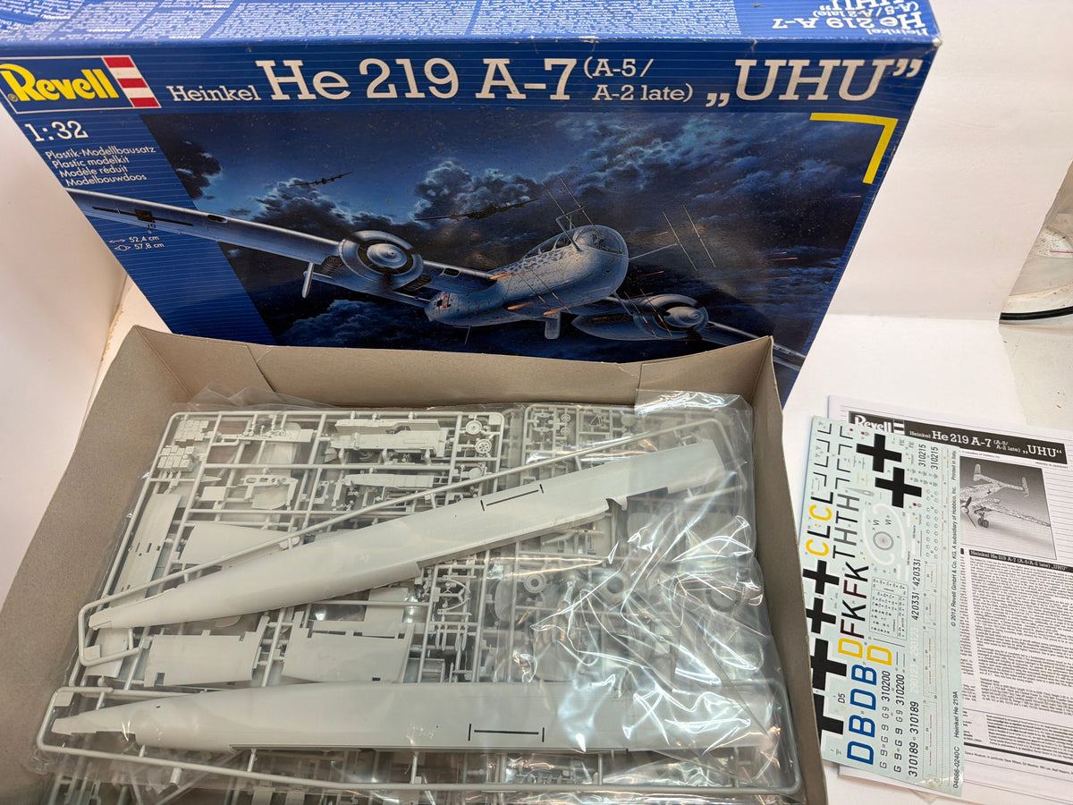 Revell Plastic aircraft kit Heinkel He 219 A-7 (A-5/A-2 Late) UHU 1:32 04666 Opened but complete
