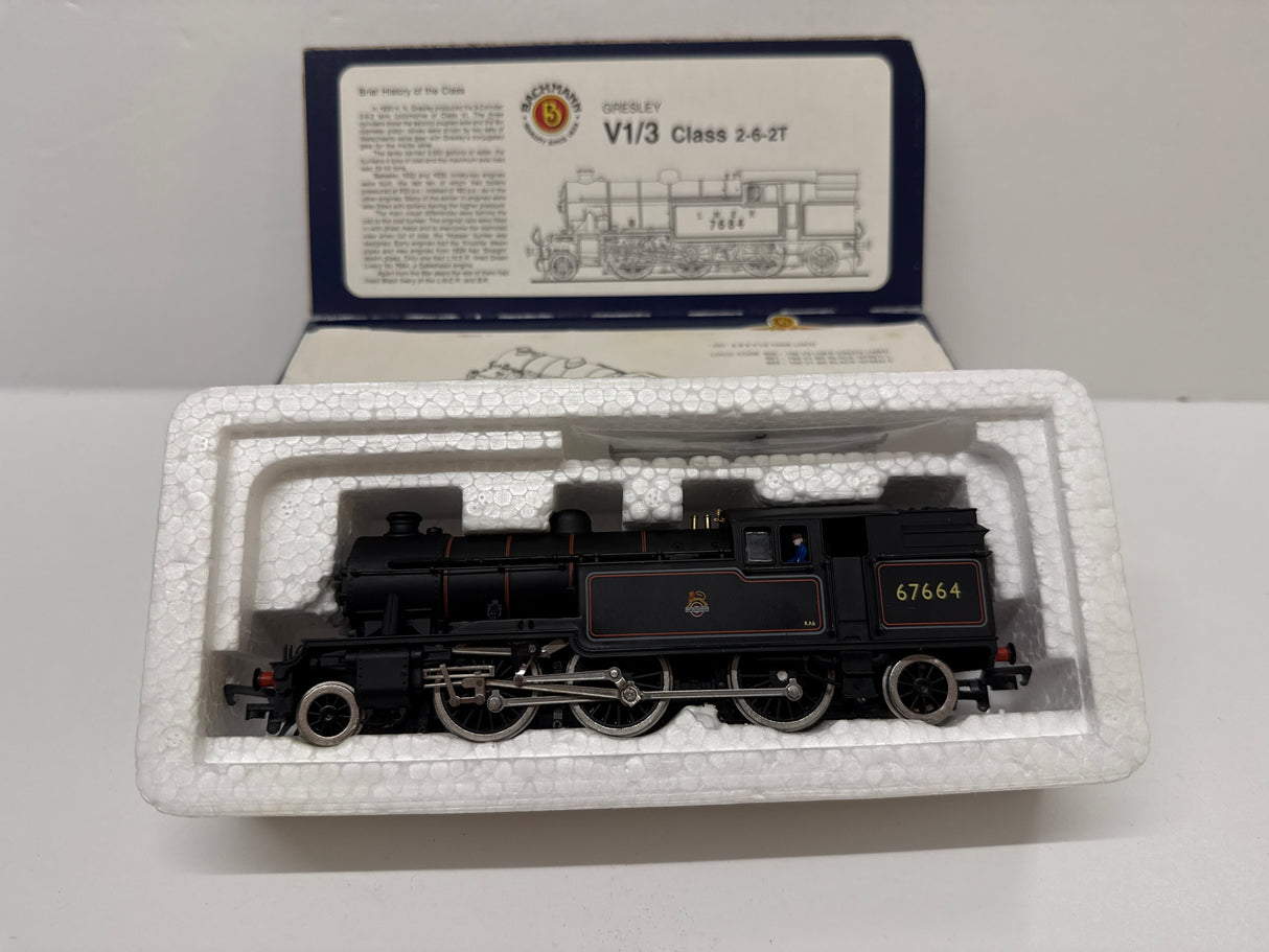 Bachmann 31-67664 B.R. Black (Hopper Type Bunker) Gresley V1/3 class 2--2T Loco - Non Working