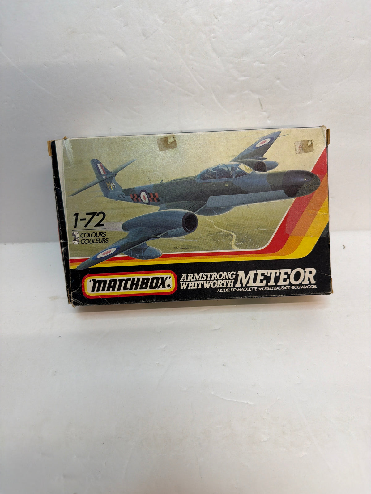Matchbox PK-129 Armstrong Whitworth Meteor NF.14/NF.12/NF.11 Night Fighter — 1/72 Scale Plastic model kit damaged oleo