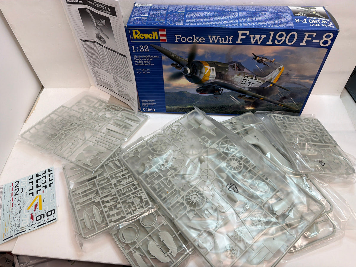 Revell Plastic aircraft kit Focke Wulf FW190 F-8 1:32 04869 Opened but complete
